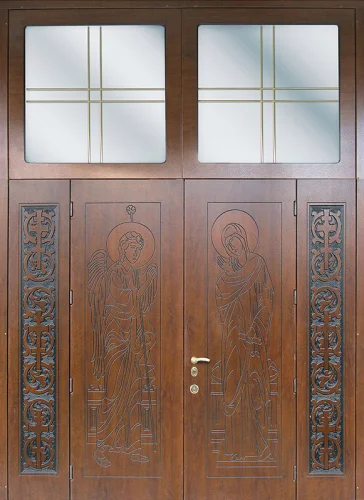 Высокая входная дверь в церковный храм №42
