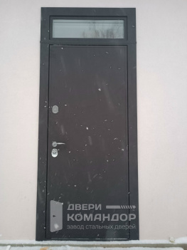 Входная металлическая дверь Stardis Termo с верхней фрамугой со стеклопакетом, с временной панелью