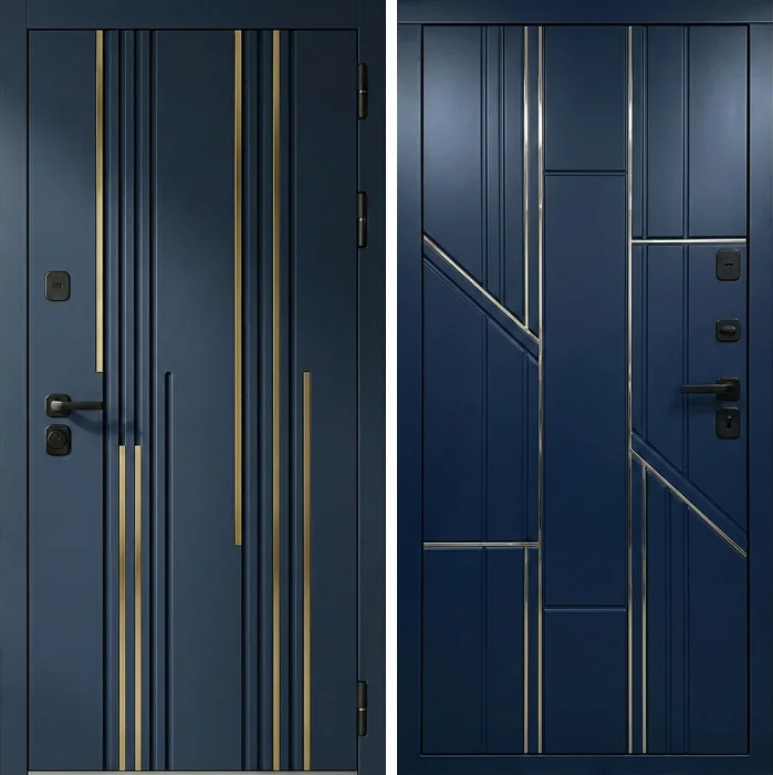 Входная синяя дверь с латунными молдингами №295