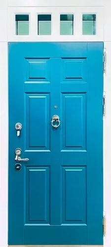 Бирюзовая входная дверь с белой фрамугой и стеклом №54