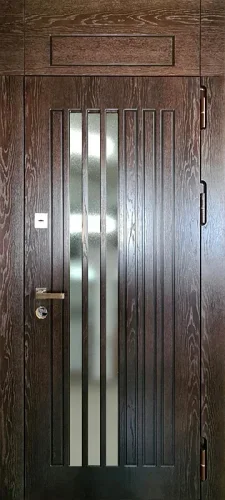 Входная дверь с фрамугой с верхней вставкой №43