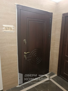 Входная дверь шпон / временная панель, с замками Mottura, порогом из нержавейки, магнитными уплотнителями, на заказ