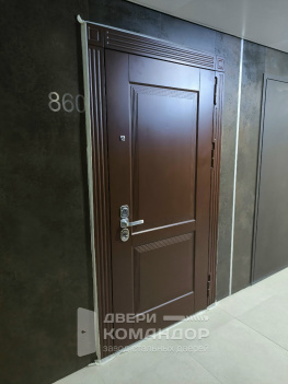 Заказная входная дверь эмаль / эмаль с окраской металла в два цвета