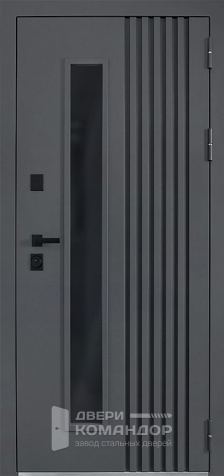 Тёмно-серая металлическая дверь со стеклопакетом в частный дом №9 - наружная сторона